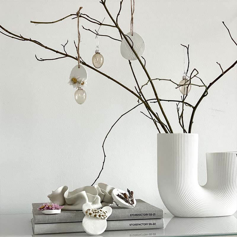 Fimo Osterei Anhänger mit Trockenblumen basteln