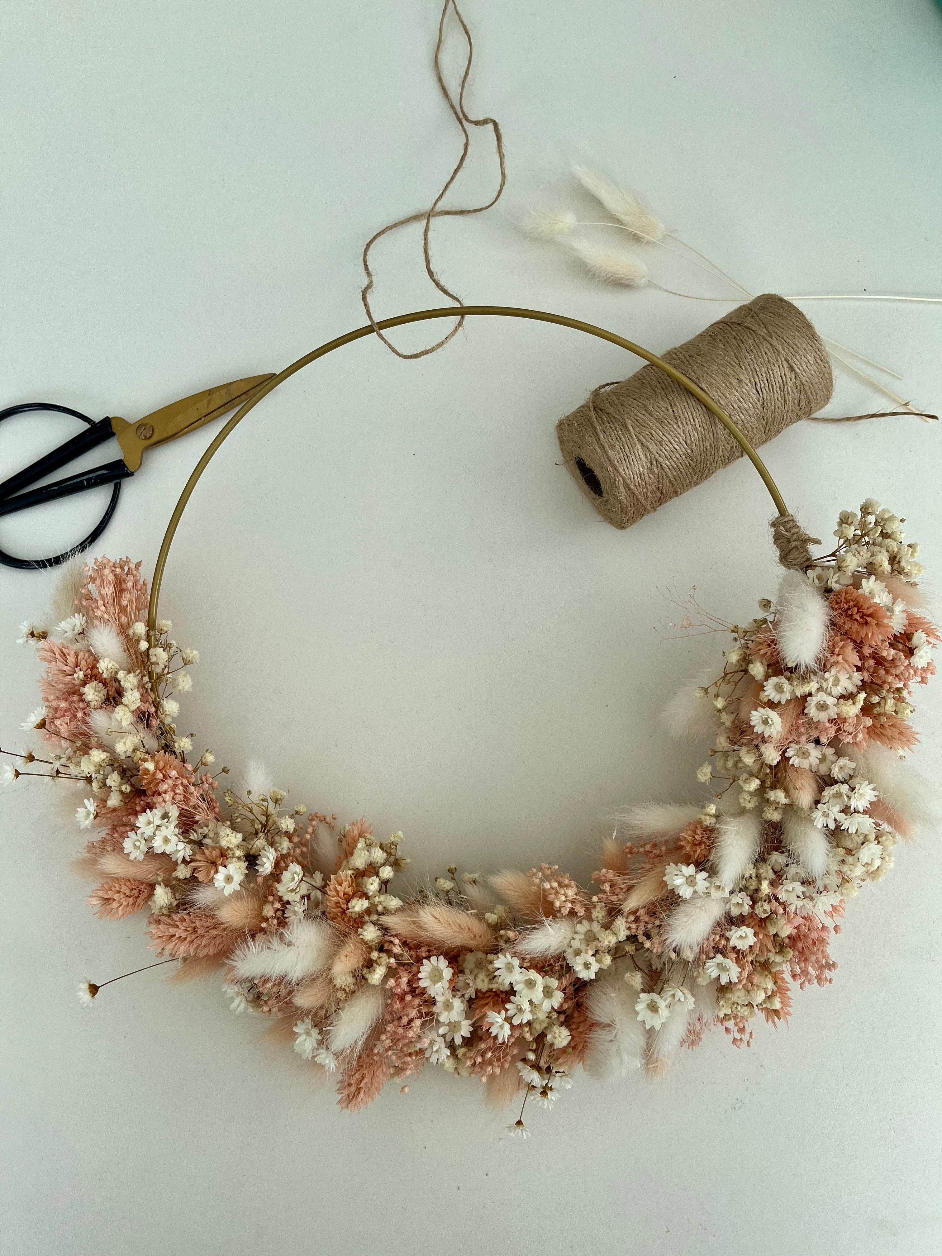 DIY: Trockenblumenkranz Marie in beige rosa - Lykke&You GmbH