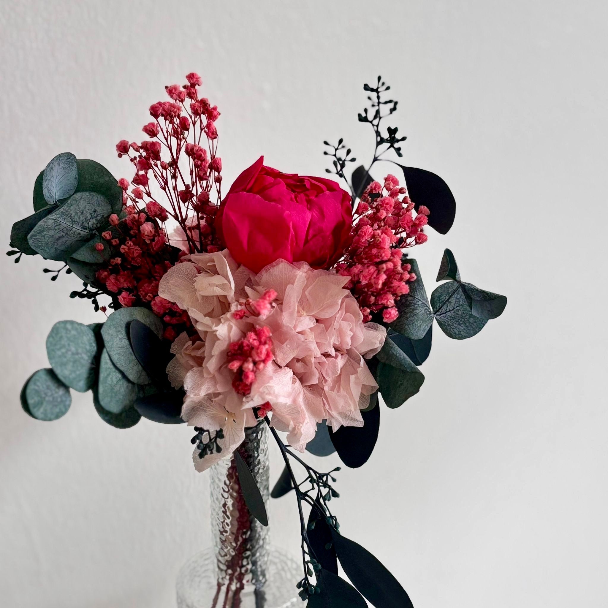 Lieblingsmensch: Trockenblumenstrauß mit Pfingstrose, Rose grün-pink