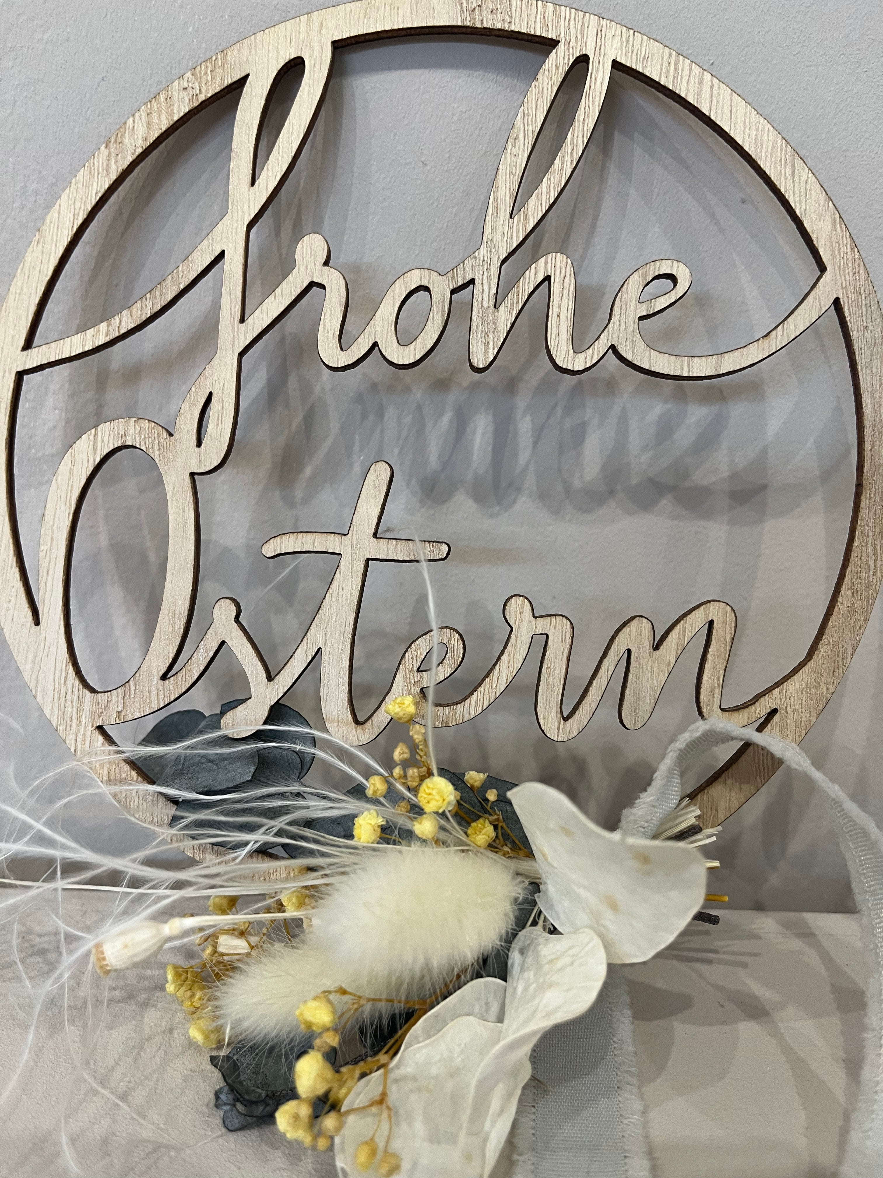 Eulenschnitt Holzkranz "Frohe Ostern" - Outlet - Lykke&You GmbH