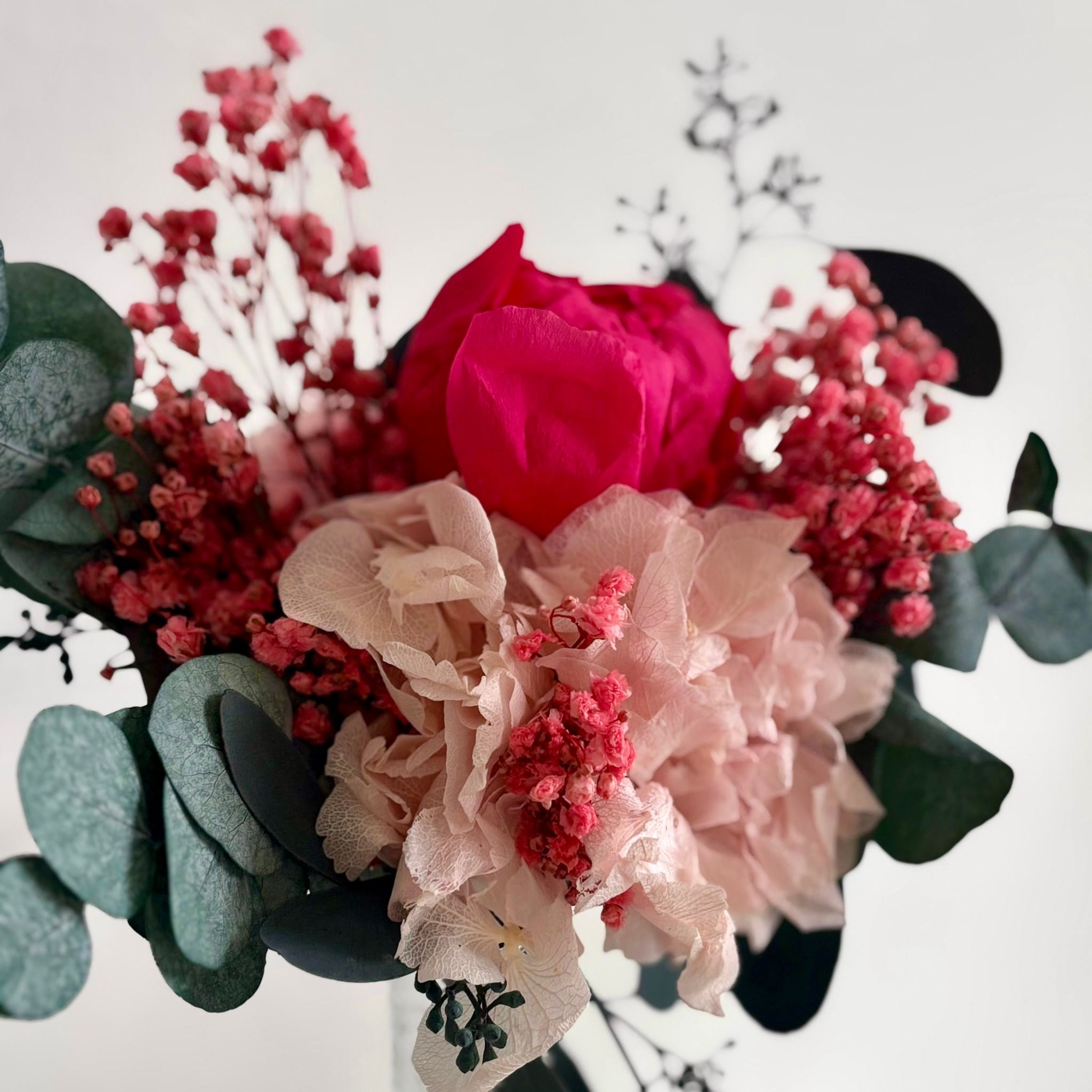 Lieblingsmensch: Trockenblumenstrauß mit Pfingstrose, Rose grün-pink