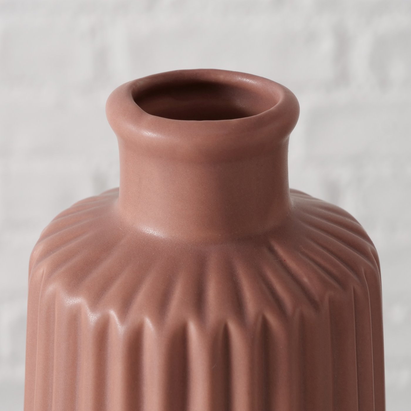 Schlichte Porzellanvase in terracotta – Zeitloses Design für jedes Ambiente - Lykke&You GmbH