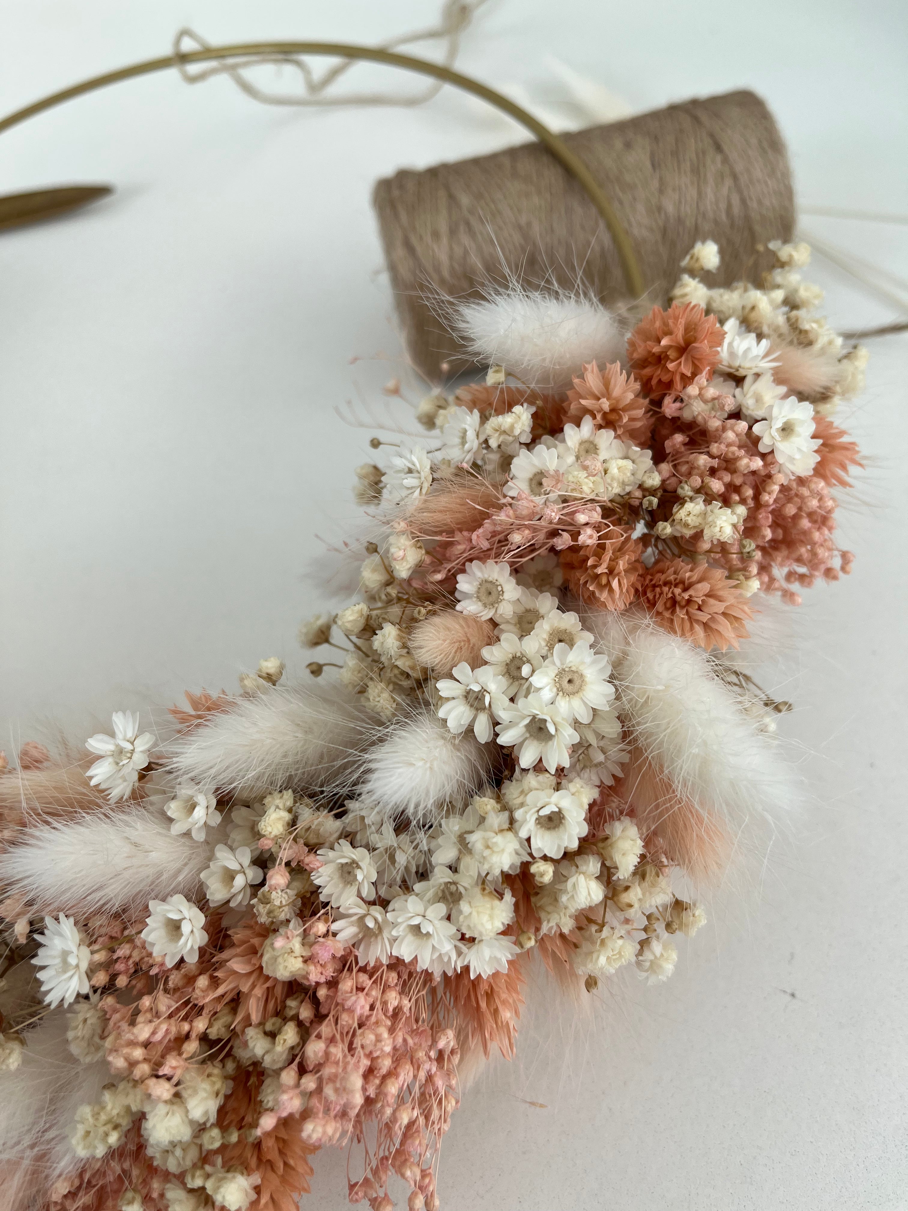 DIY: Trockenblumenkranz Marie in beige rosa - Lykke&You GmbH