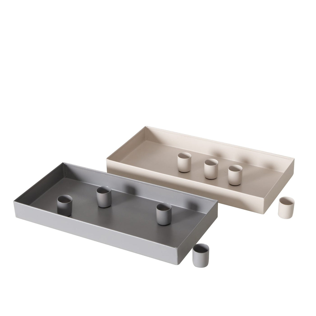Rechteckiges Metalltablett mit magnetischen Kerzenhaltern