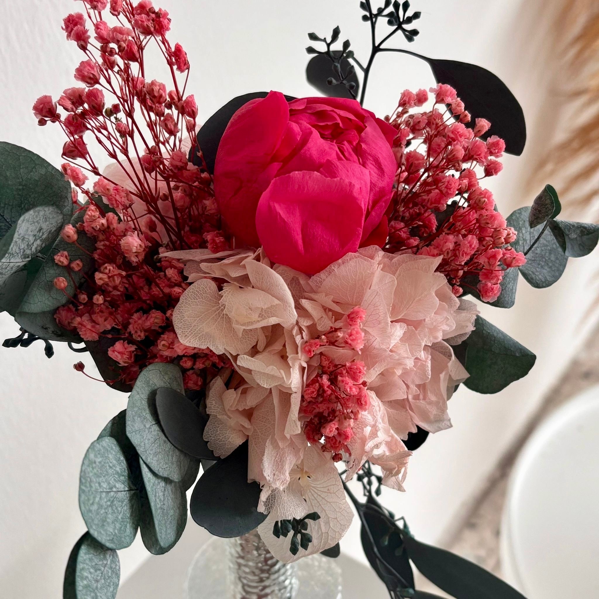 Lieblingsmensch: Trockenblumenstrauß mit Pfingstrose, Rose grün-pink