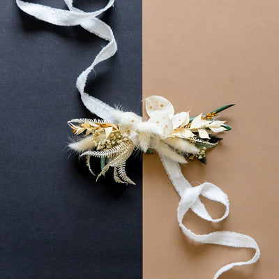 filigranes Hutband Trockenblumen in beige