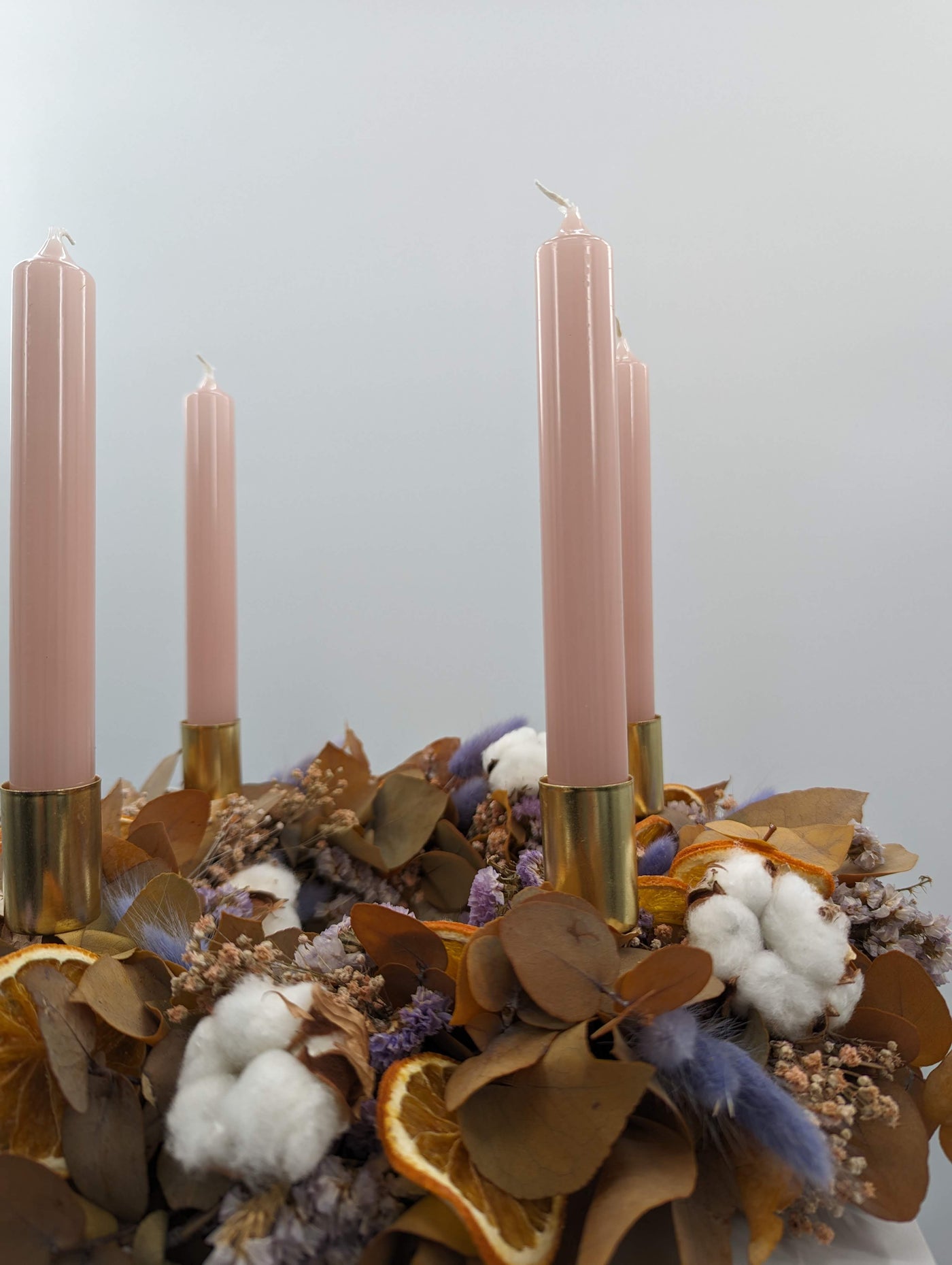 Herbstlicher Zauber: Dein Trockenblumen-Adventskranz in Braun-Lila