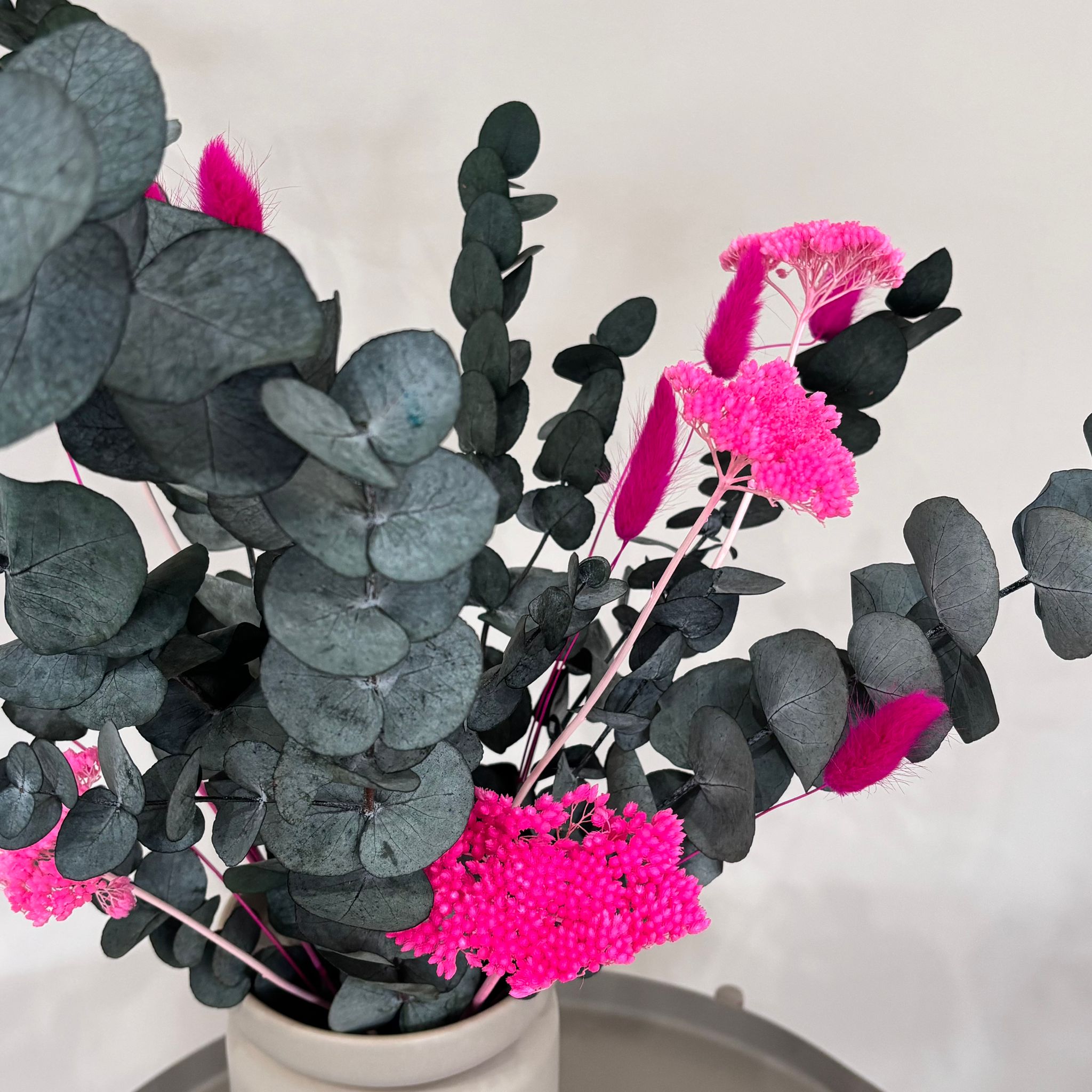 Pop of Neon: Eukalyptus pink