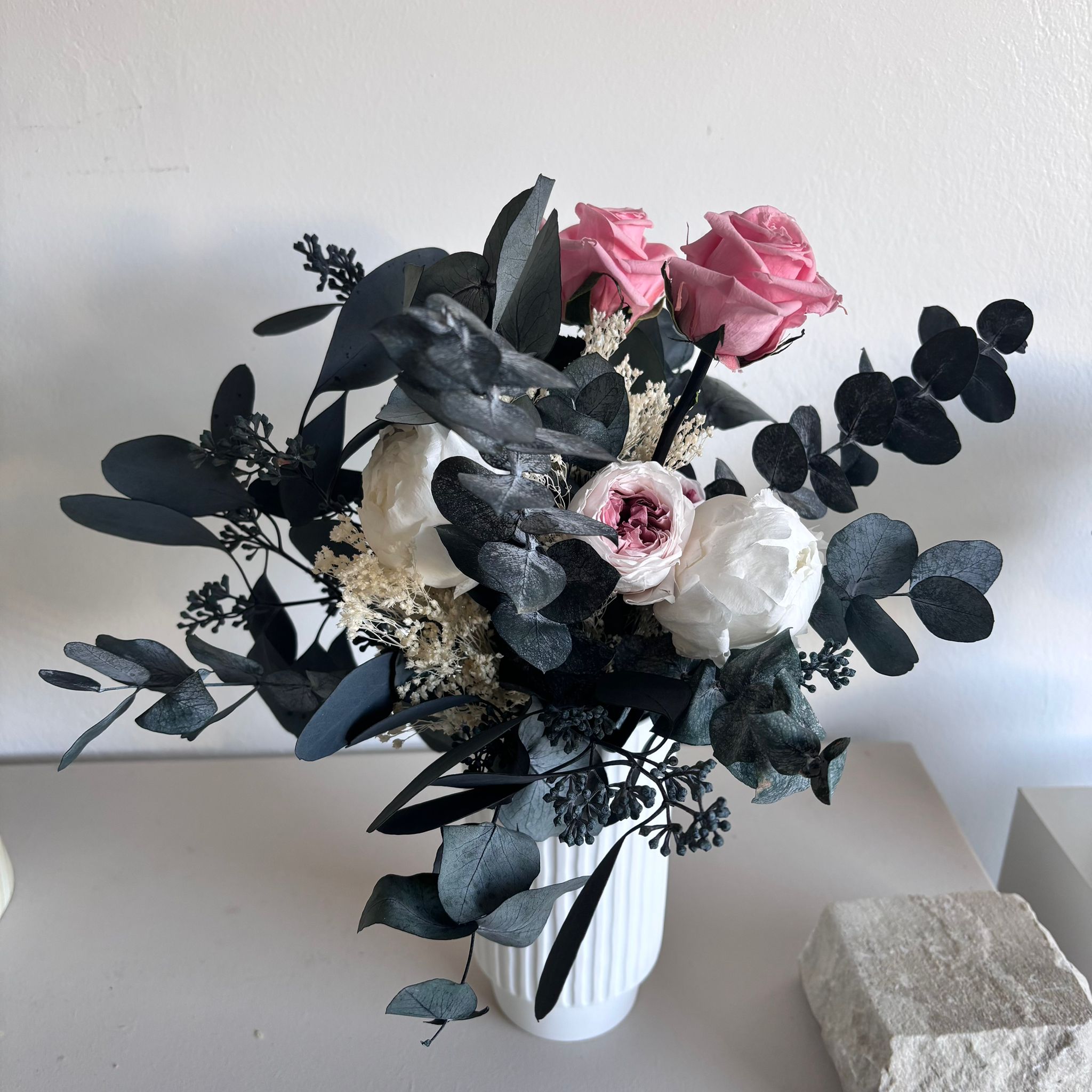 Rose Overflow- Trockenblumenstrauß mit 3 Sorten Rosen