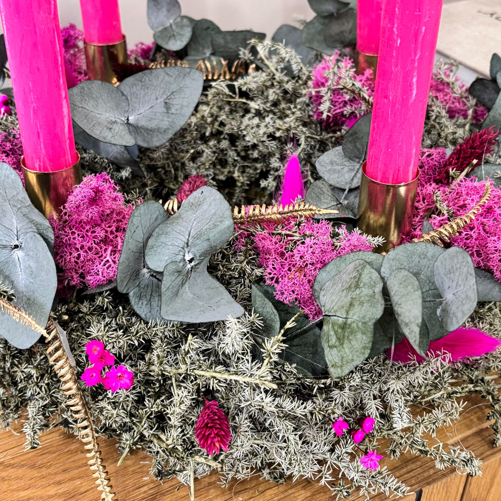 Adventskranz "Frost & Fuchsia" in grün pink