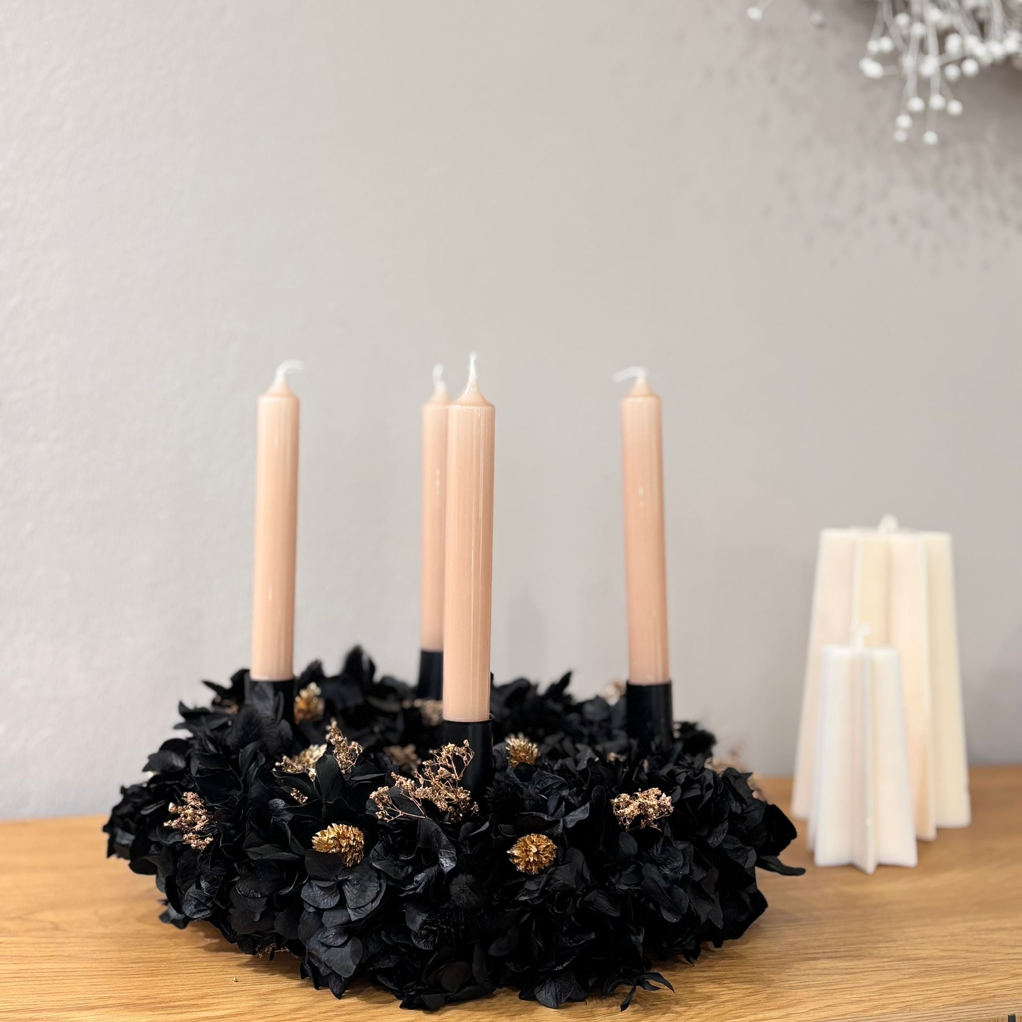 Adventskranz "Winter Noir" in schwarz gold