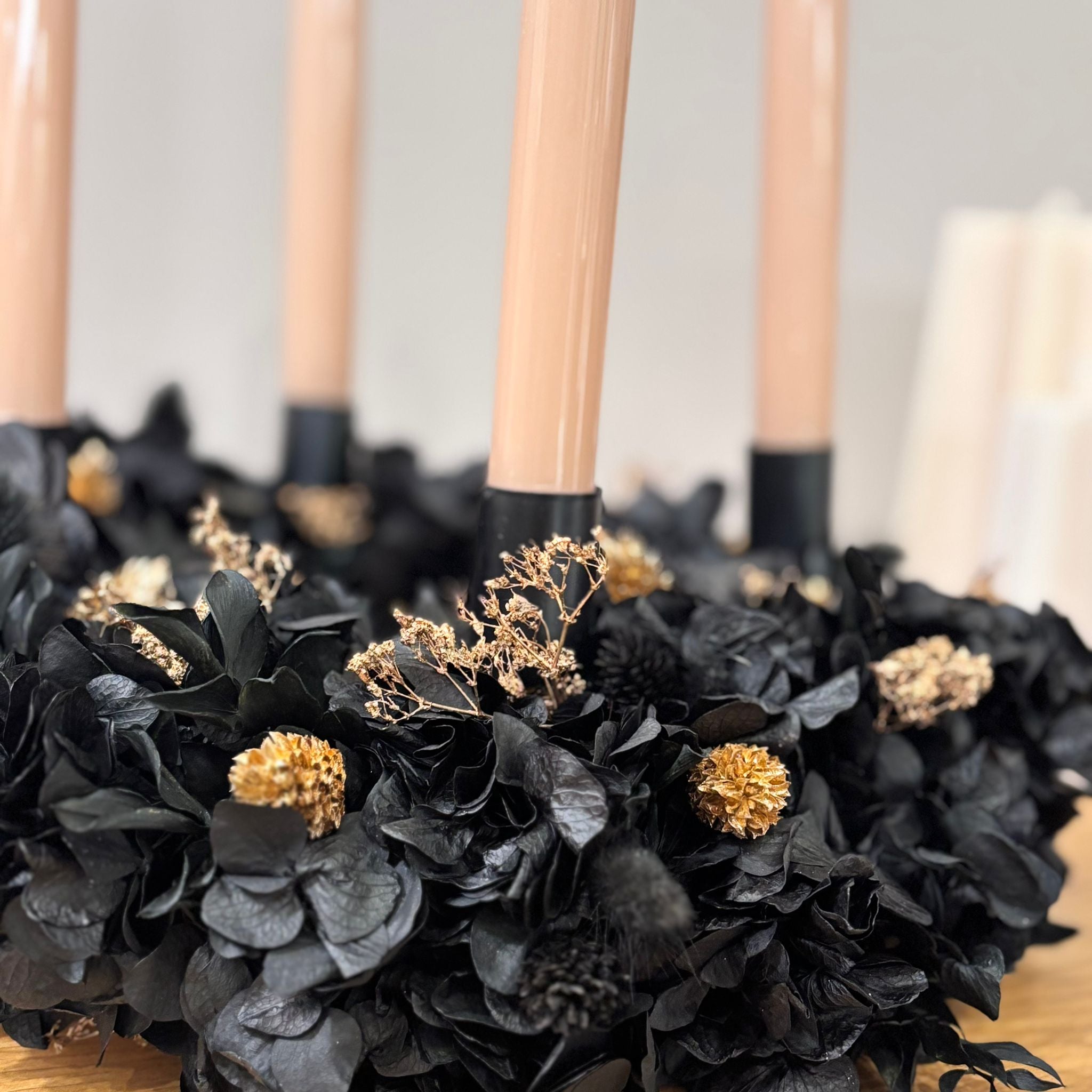 Adventskranz "Winter Noir" in schwarz gold