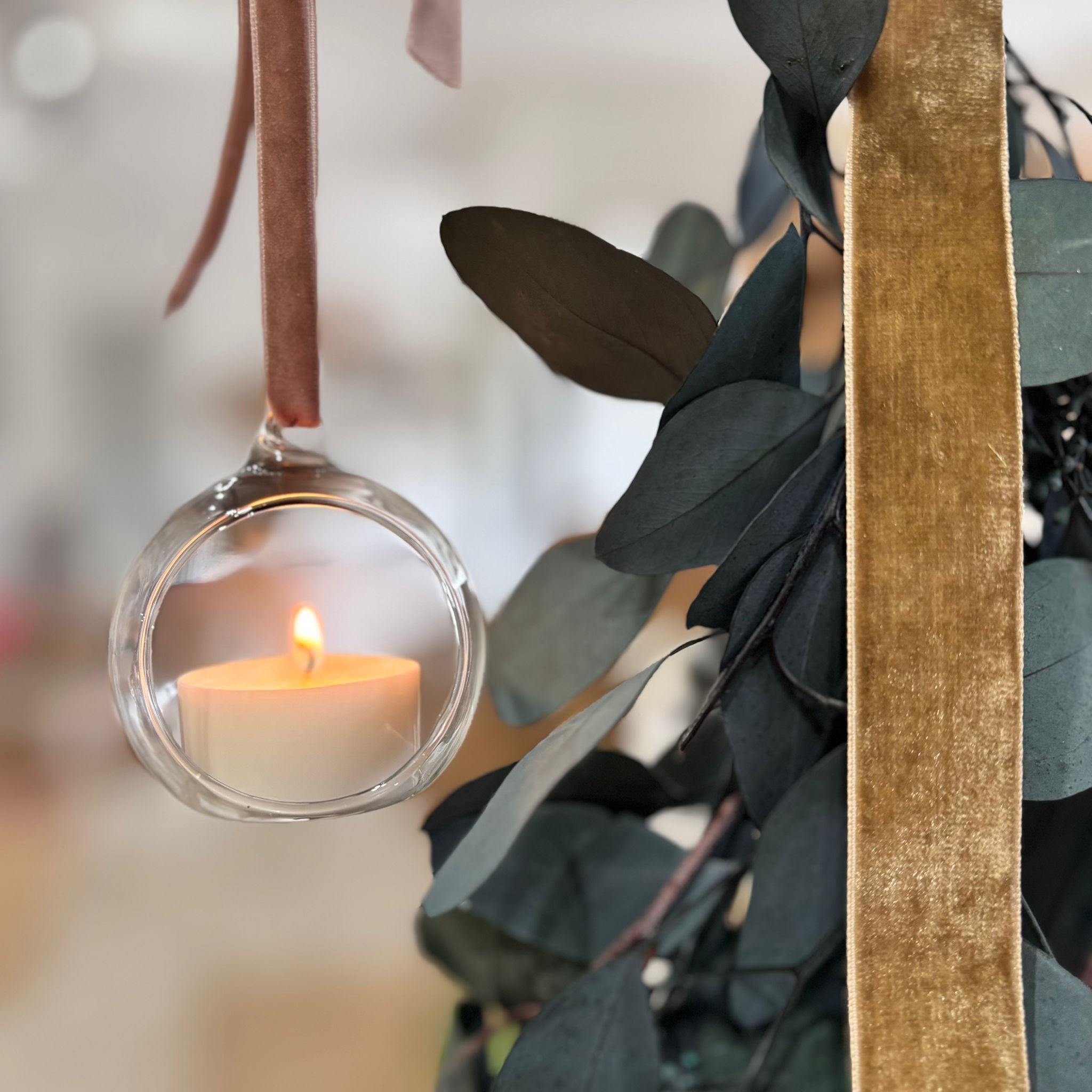 4er Set Weihnachtskugeln aus Glas - geöffnet