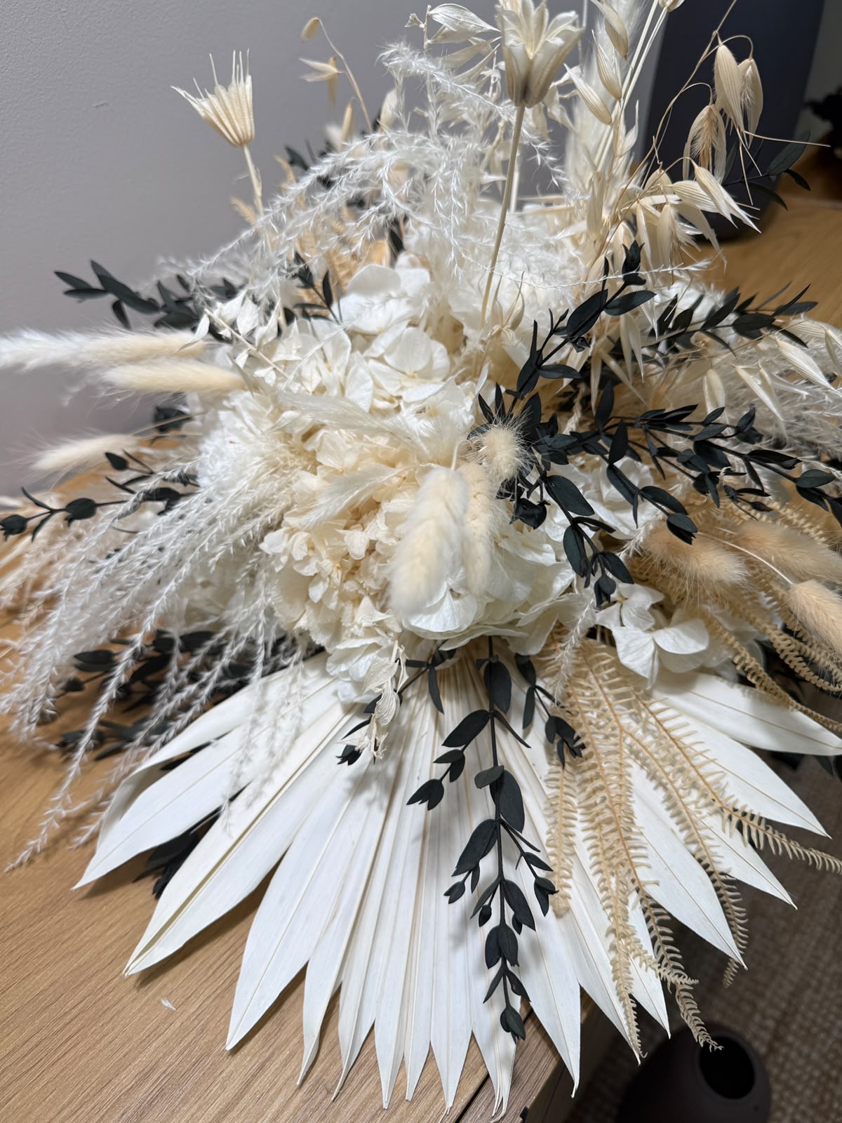 Trockenblumengesteck Tisch Palmblatt weiß - OUTLET