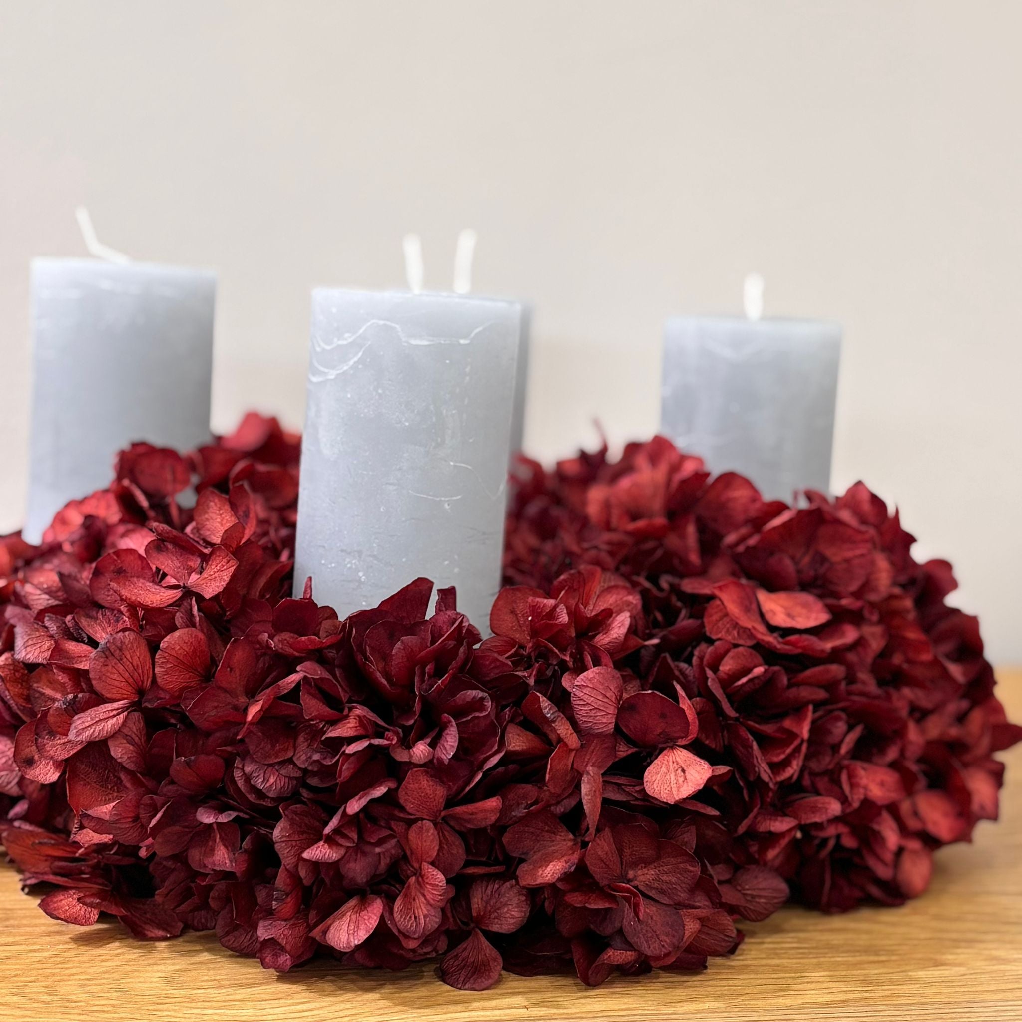 Hortensie all over: Puristischer Trockenblumenkranz Rot - Lykke&You GmbH