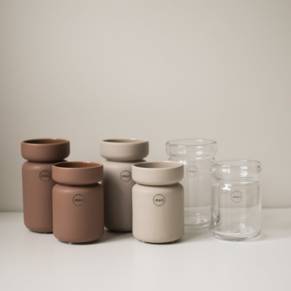 dbkd Neck Vase: Schlichte Eleganz in matter Keramik in Beige