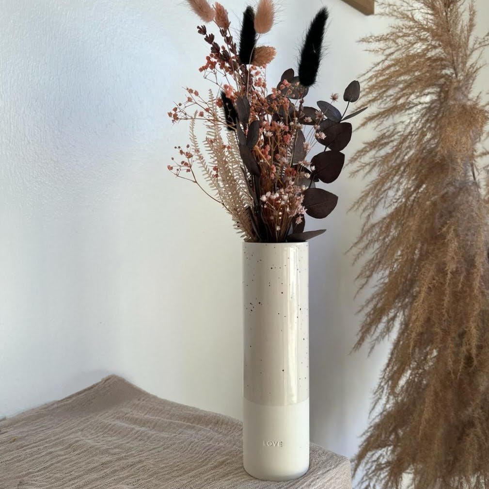 Eulenschnitt Steingut-Vase in "love" weiß - Lykke&You GmbH