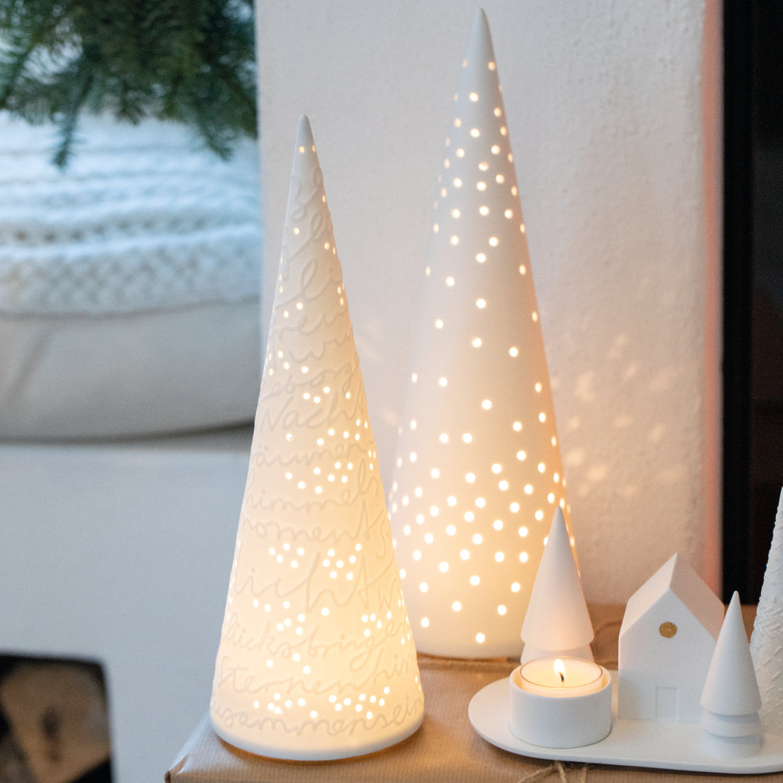 RÄDER LED-Licht „Lichtwald“ groß - mattes Porzellan weiss "Sterne" - Lykke&You GmbH