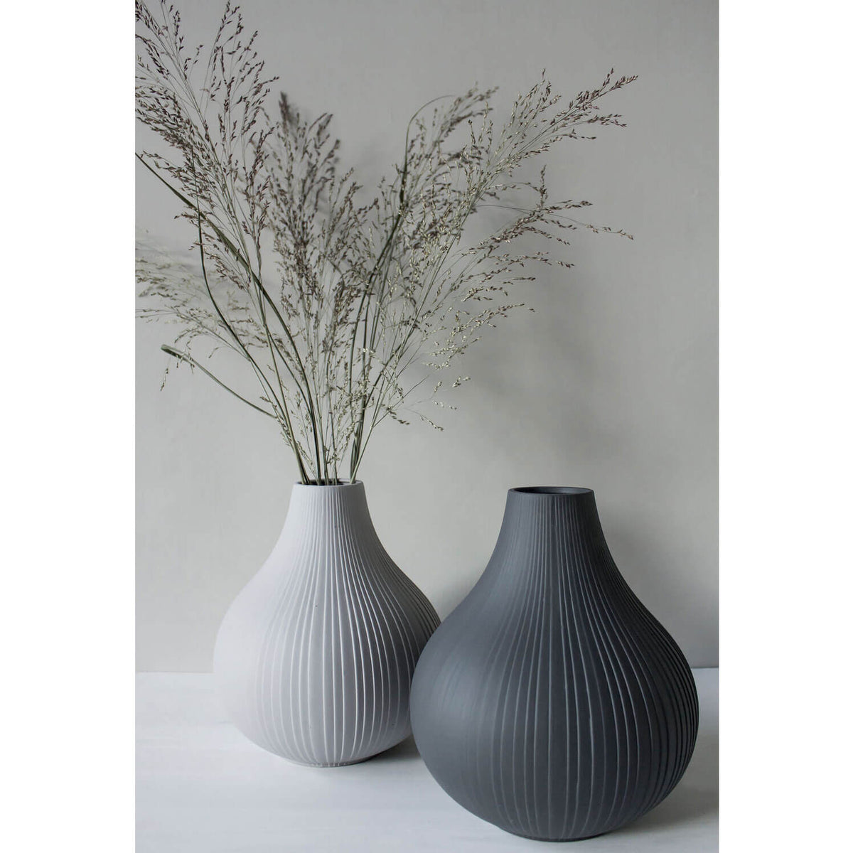 Kleine Keramikvase beige für Trockenblumen