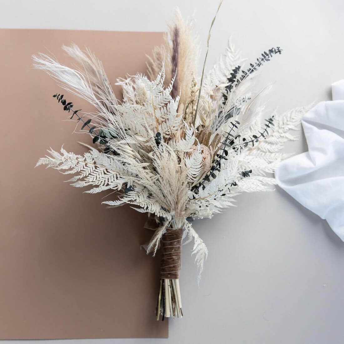 Brautstrauß Boho weiß Trockenblumen Pampasgras