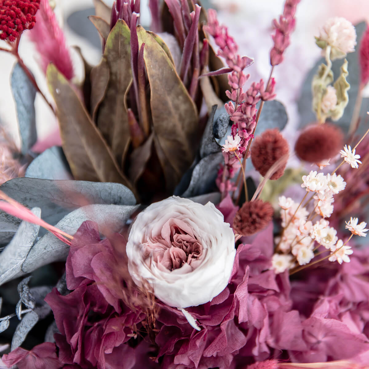 Berry Love: Brautstrauß Trockenblumen in beerigen Tönen - Lykke&You GmbH