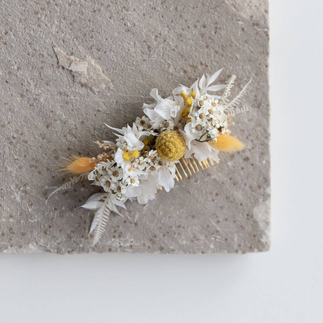 Haarkamm Trockenblumen weiß gelb I Hochzeit, Kommunion, Blumenmädchen - Lykke&You