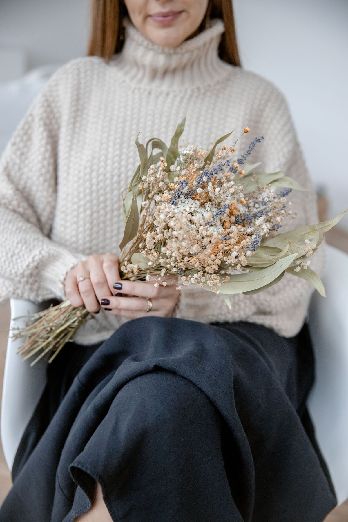 Frühlingsmelodie: Harmonie von Lavendel, Glixia und Eukalyptus in Trockenblumenstrauß - Lykke&You GmbH