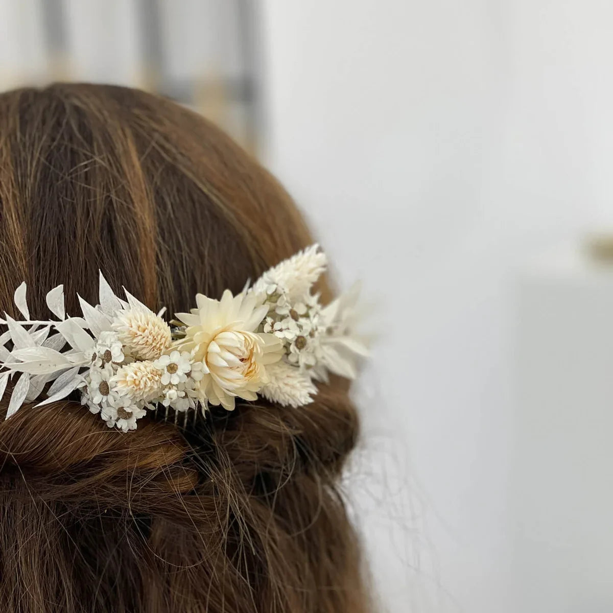 Haarreif Oktoberfest: Trockenblumen als festlicher Kopfschmuck