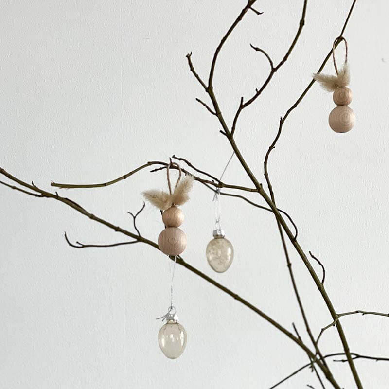 Osterhasen Anhänger basteln mit Holzkugeln