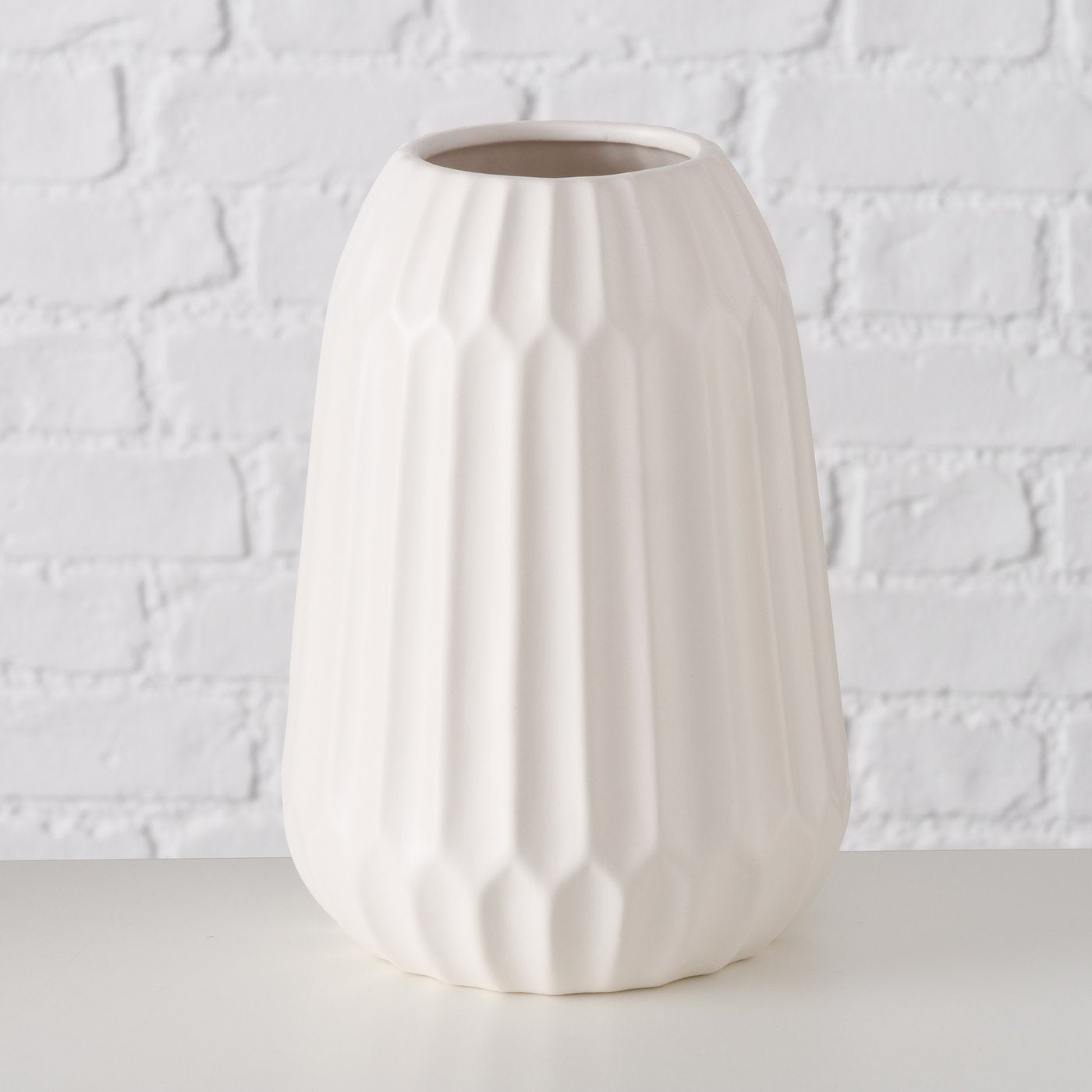 Handgearbeitete Vase aus Steingut – Zeitlose Eleganz in Beige und Weiß