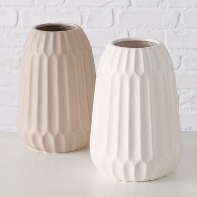 Handgearbeitete Vase aus Steingut – Zeitlose Eleganz in Beige und Weiß