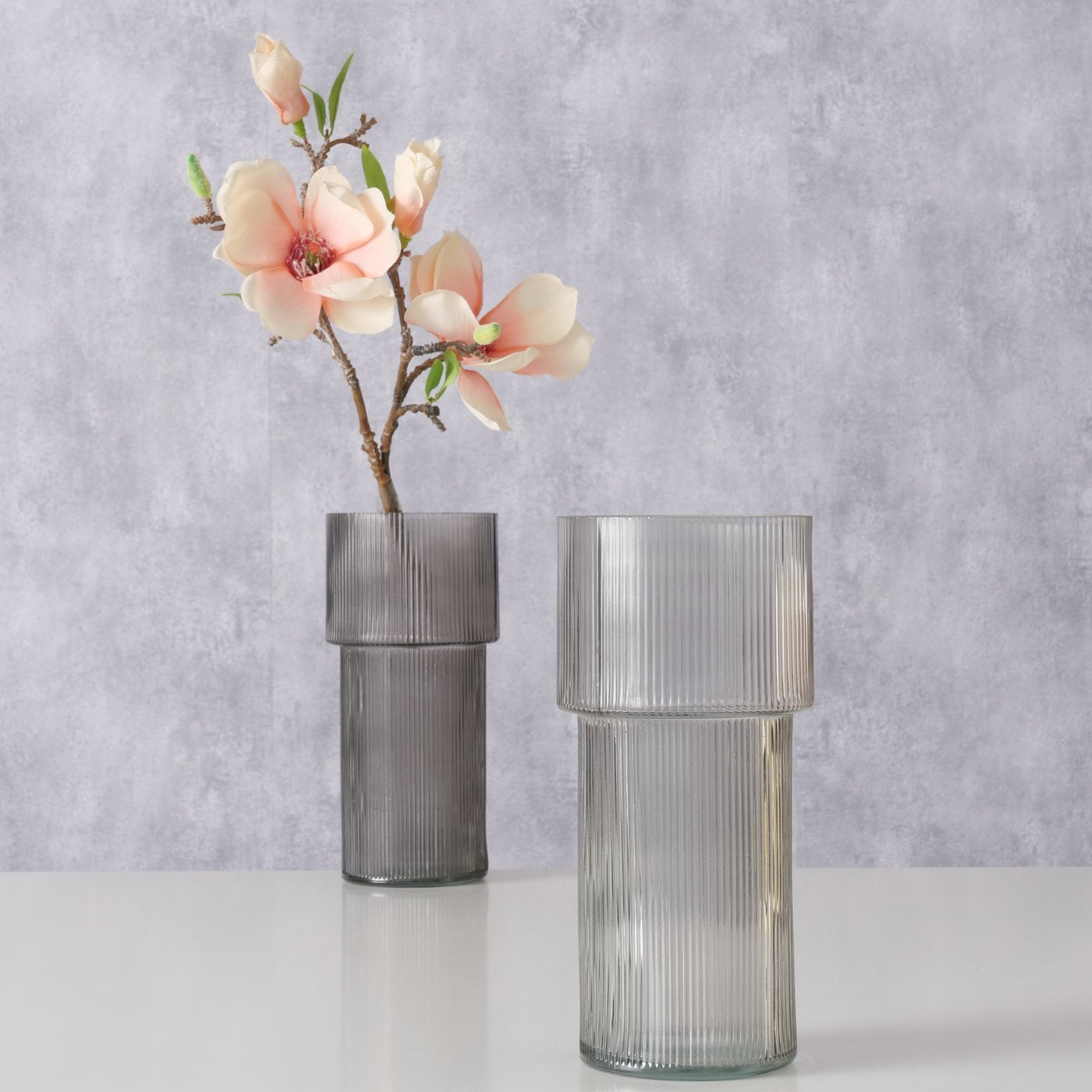 Elegant glass vase in grey and dark grey – stylish accents for your home