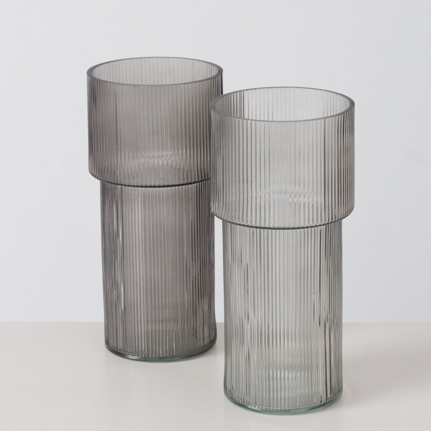 Elegant glass vase in grey and dark grey – stylish accents for your home