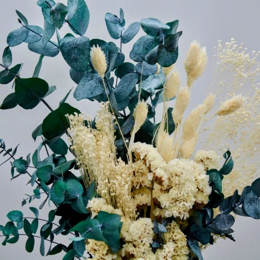 Nature poetry: Eucalyptus meets delicate elegance I Dried flower bouquet in green and beige