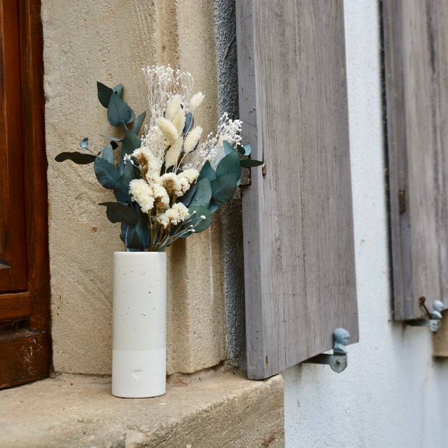 Nature Poetry Mini: Eucalyptus meets delicate elegance - dried flower bouquet in green &amp; beige