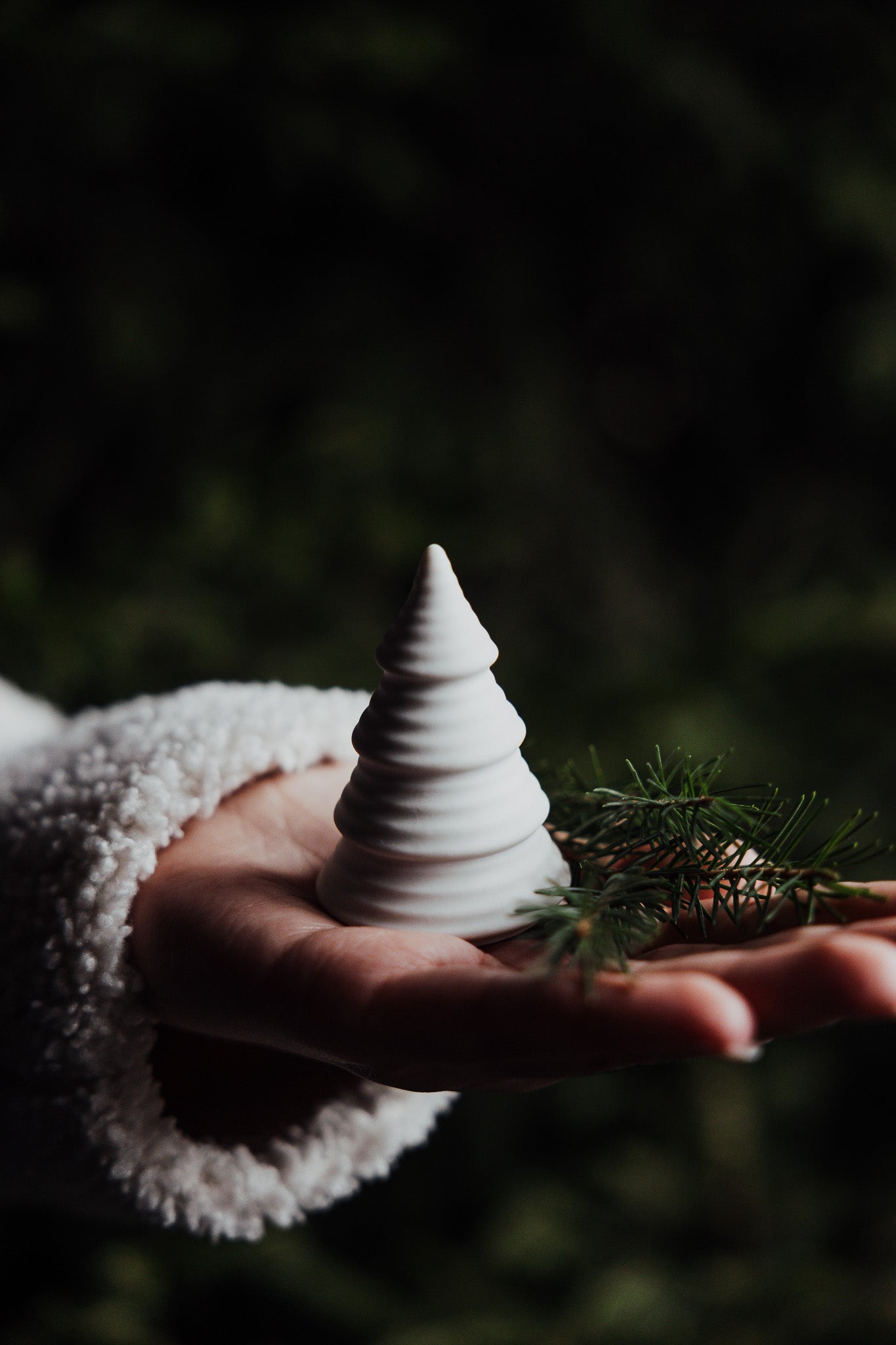 SKOGSHULT Baum Skulptur weiss