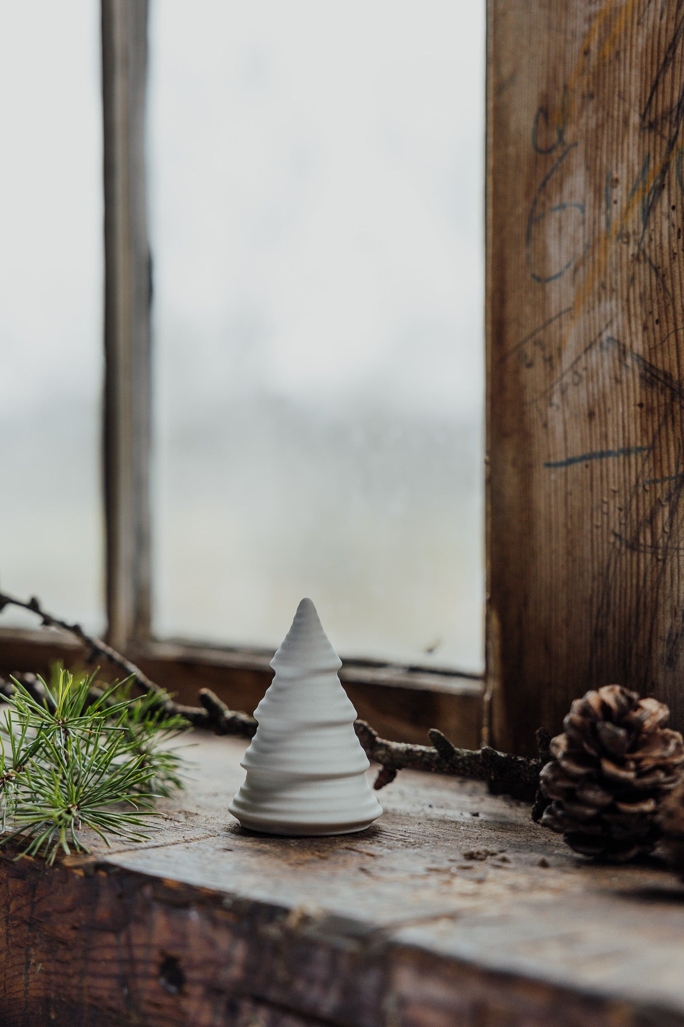 SKOGSHULT Baum Skulptur weiss