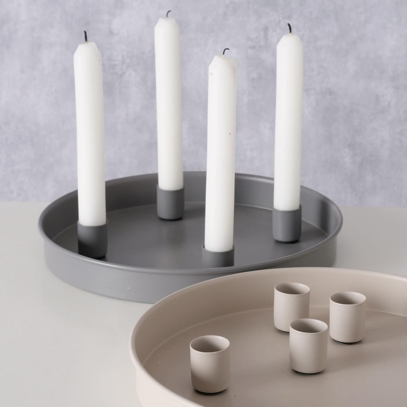 Round metal tray with magnetic candle holders | 25 cm