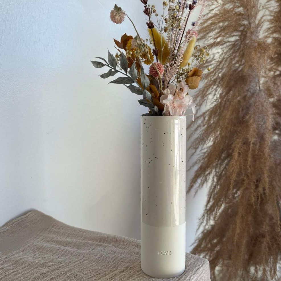 Stoneware vase in "love" | 5.5 cm x 19.5 cm | white