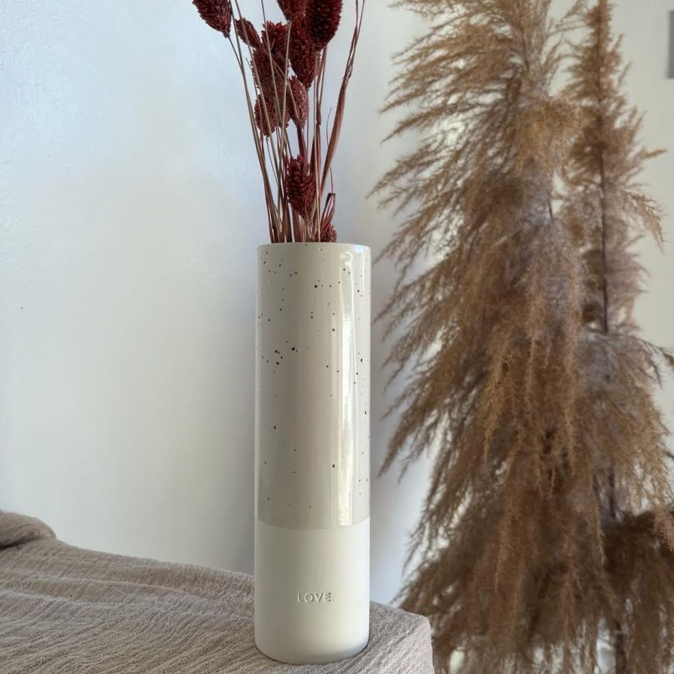 Steingut-Vase in "love" | 5,5 cm x 1,95 cm | weiß