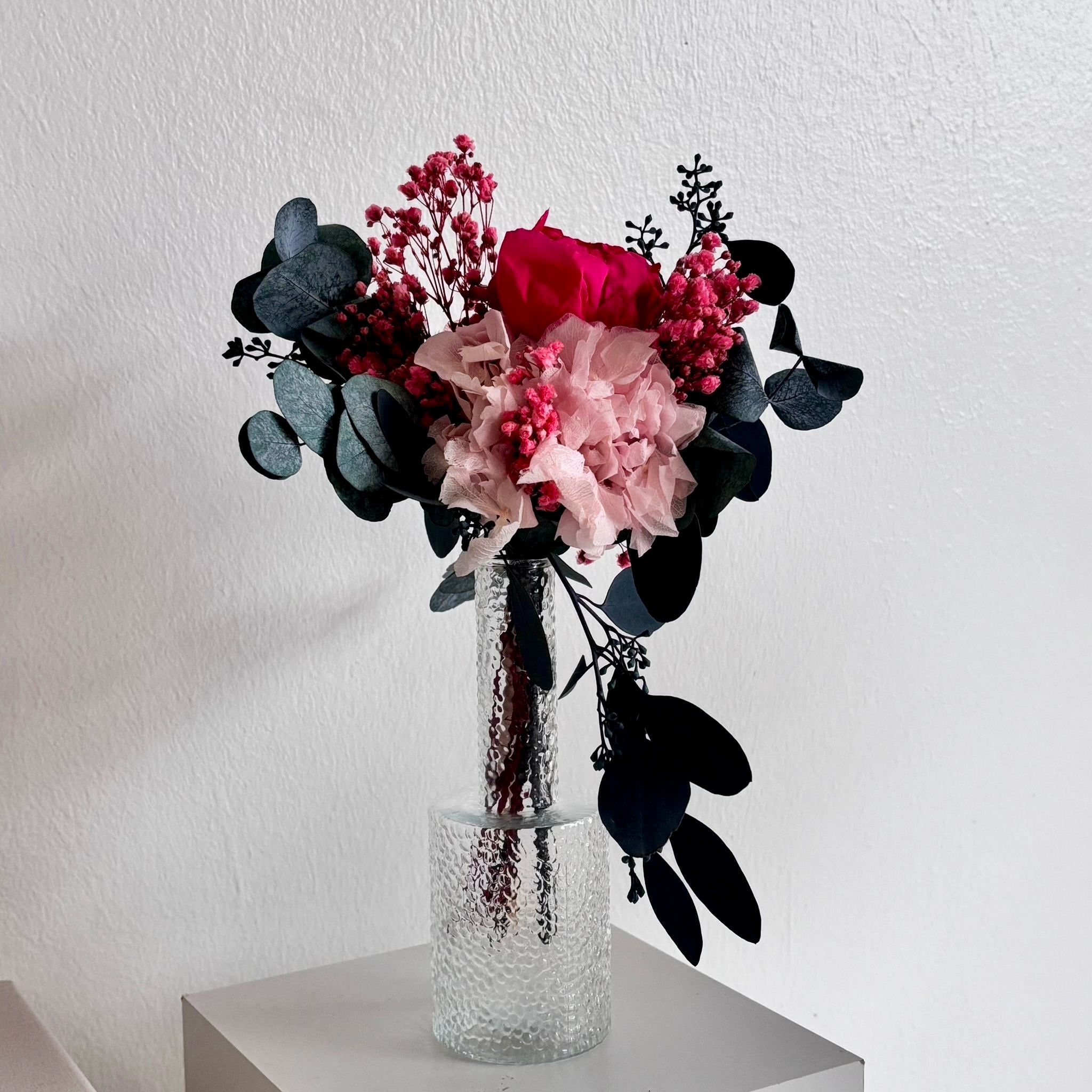 Lieblingsmensch: Trockenblumenstrauß mit Pfingstrose, Rose grün-pink