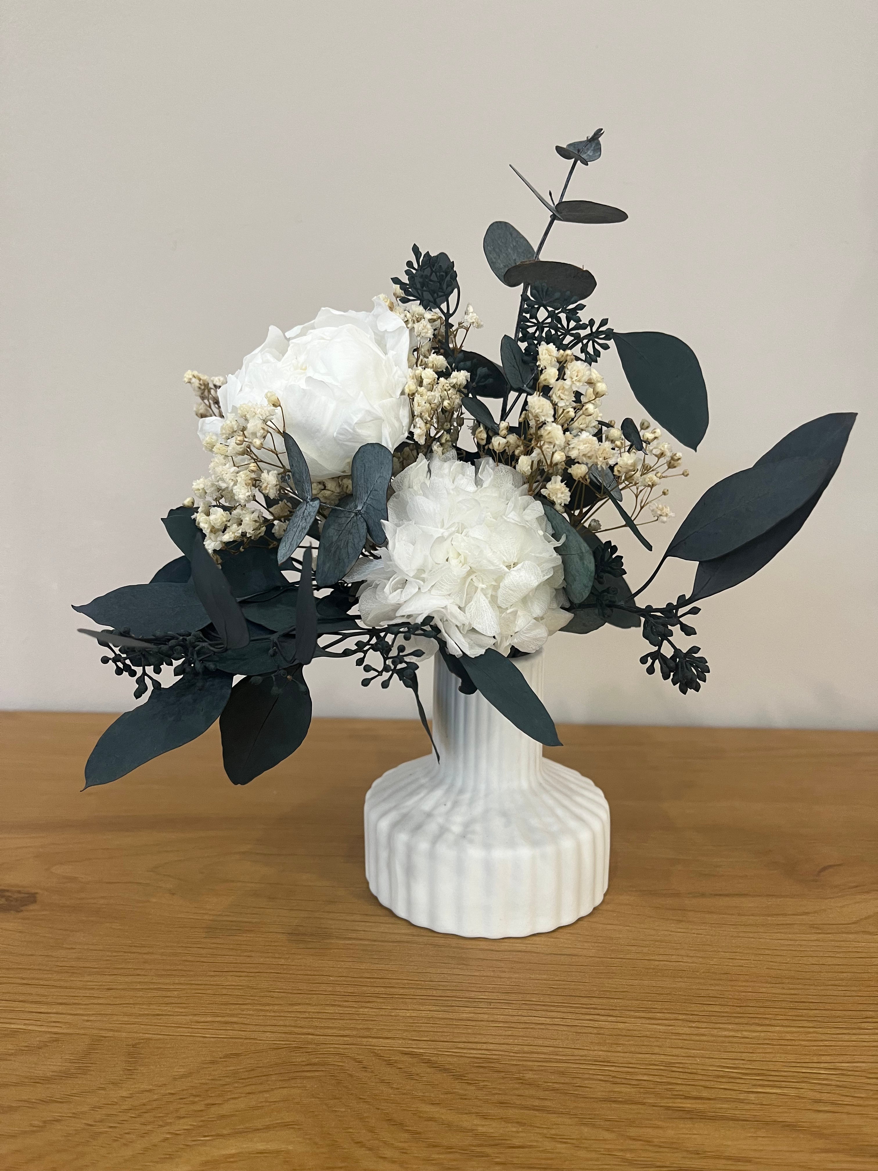 Lieblingsmensch: Trockenblumenstrauß mit Pfingstrose grün-weiß