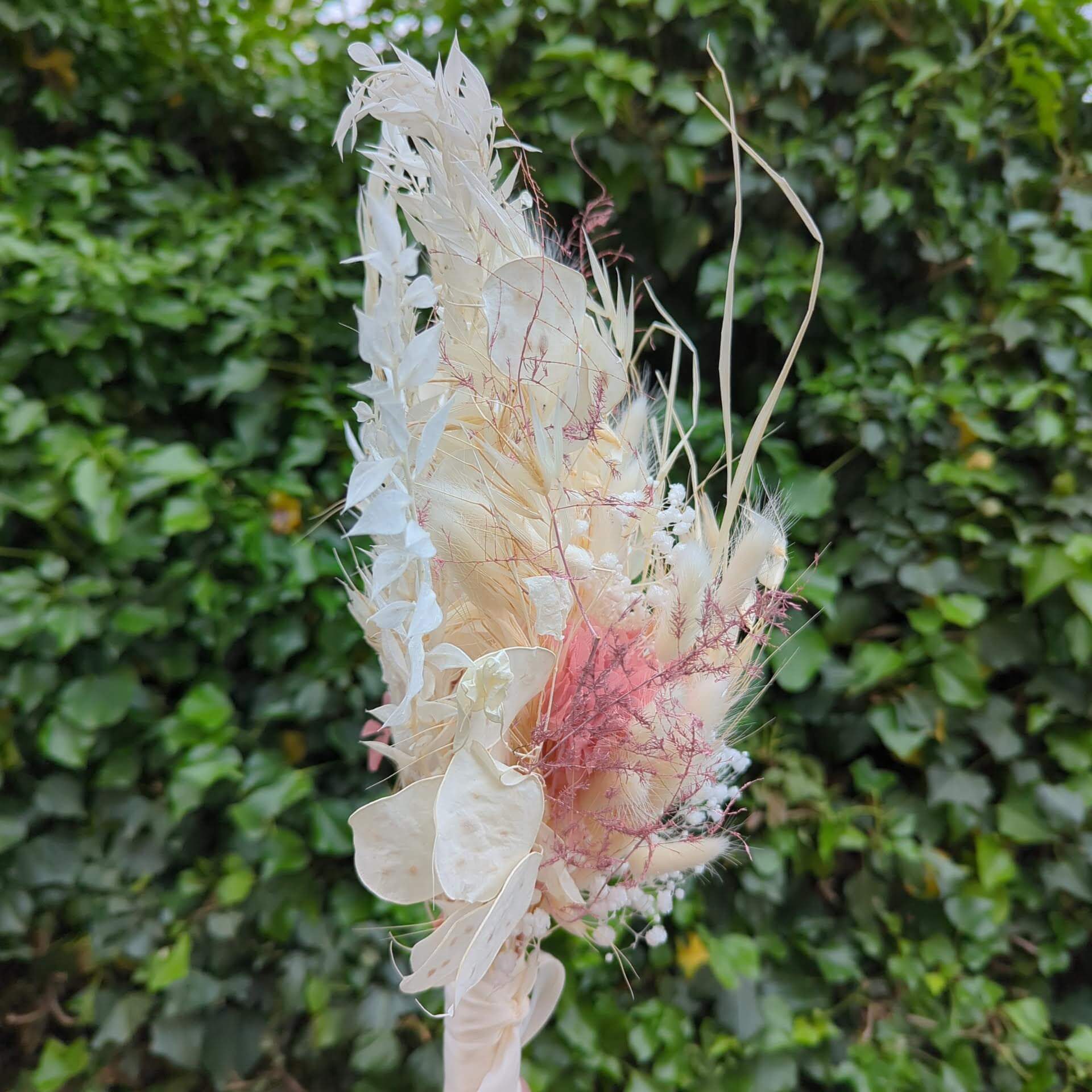 Fairytale: Bridal bouquet made of dried flowers in pink and white Outlet