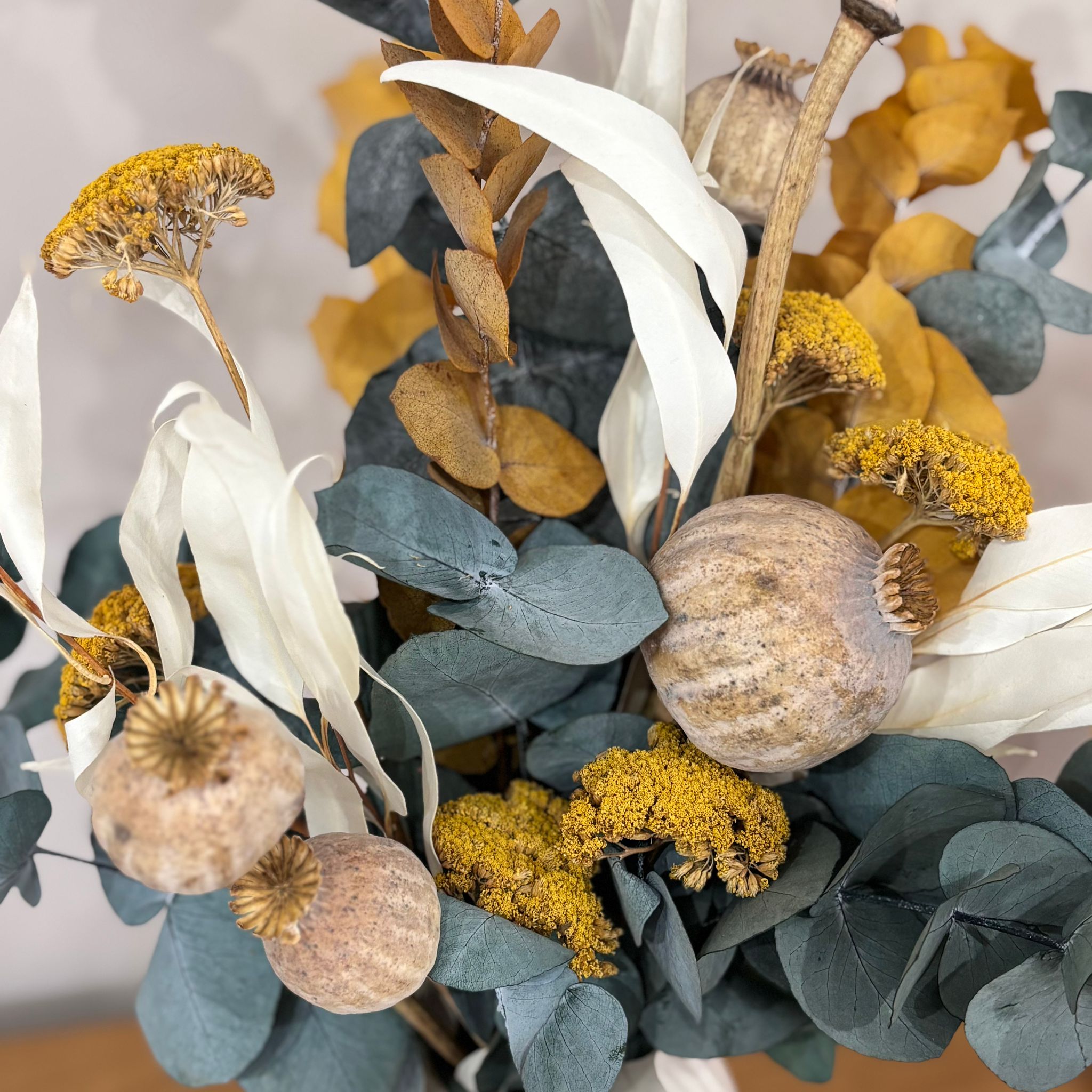 Lichtspiel - Trockenblumenstrauß in harmonischen Farben