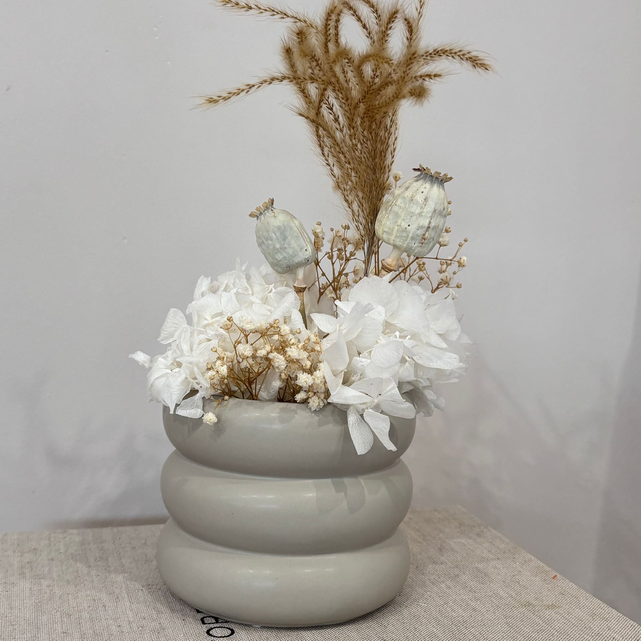 Linen Mood - Trockenblumengesteck im Keramiktopf