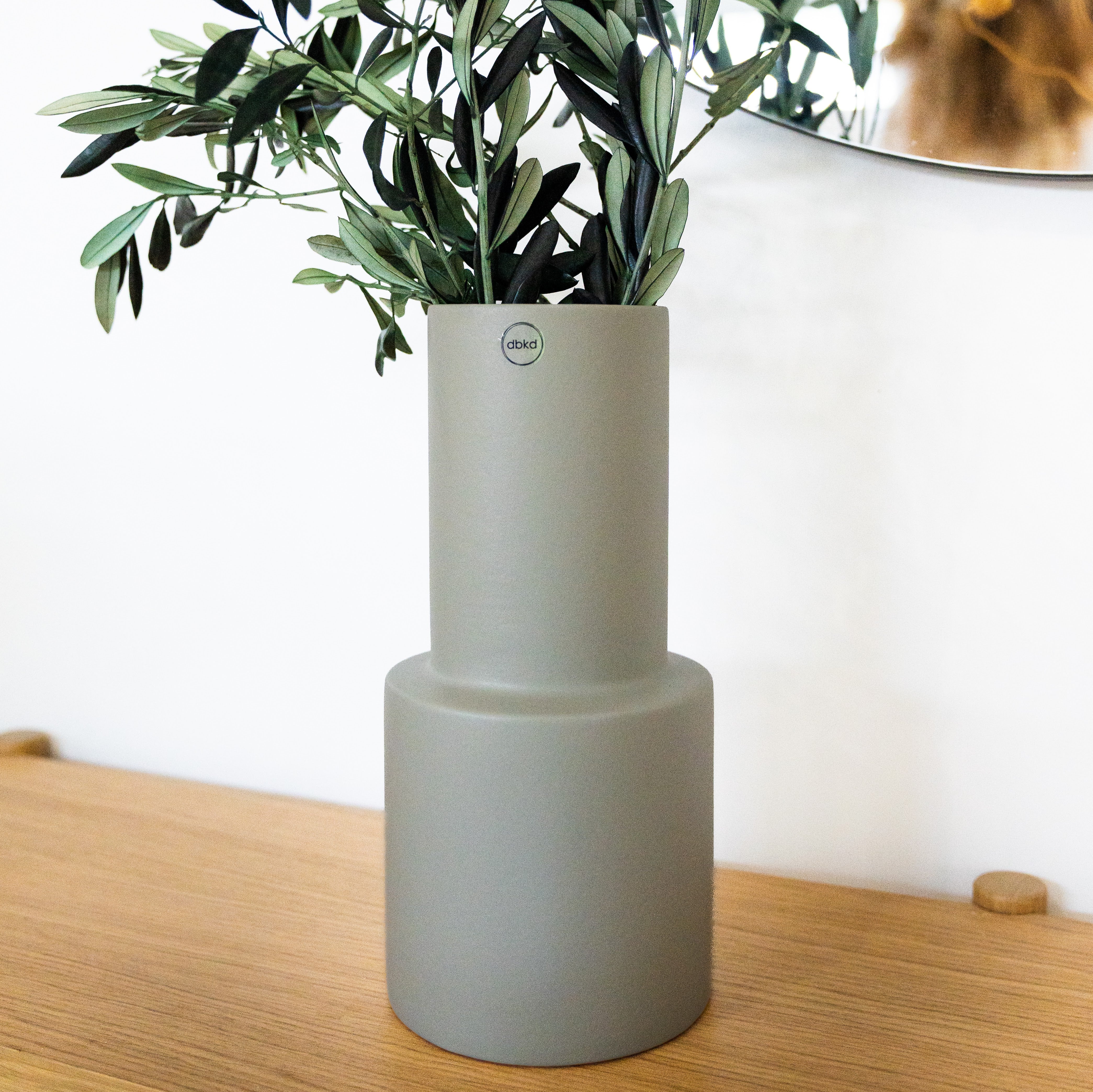 Oblong Vase: Simple elegance by designer Halina Fritsch in grey and black