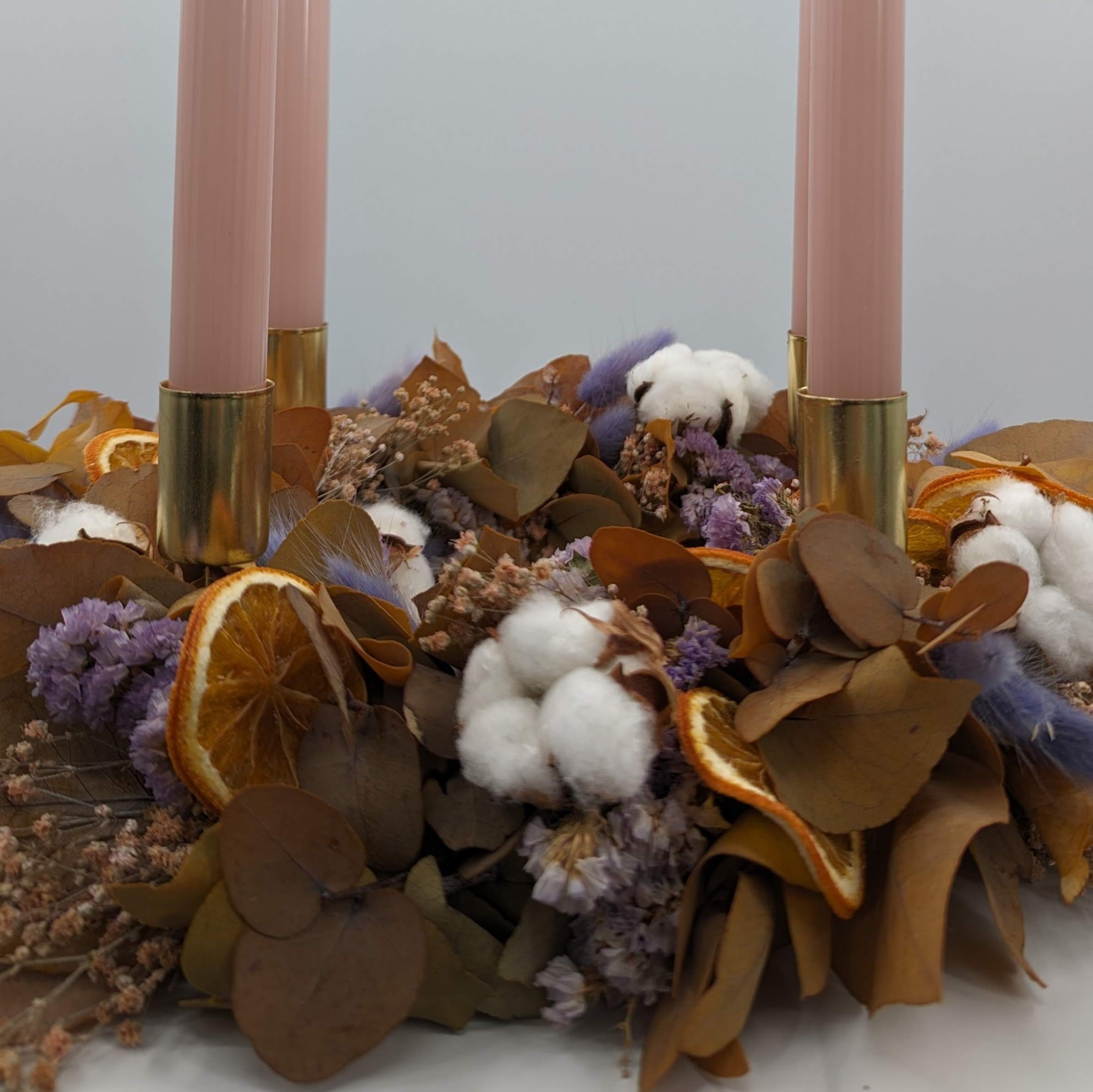 Autumnal magic: your dried flower Advent wreath in brown-purple