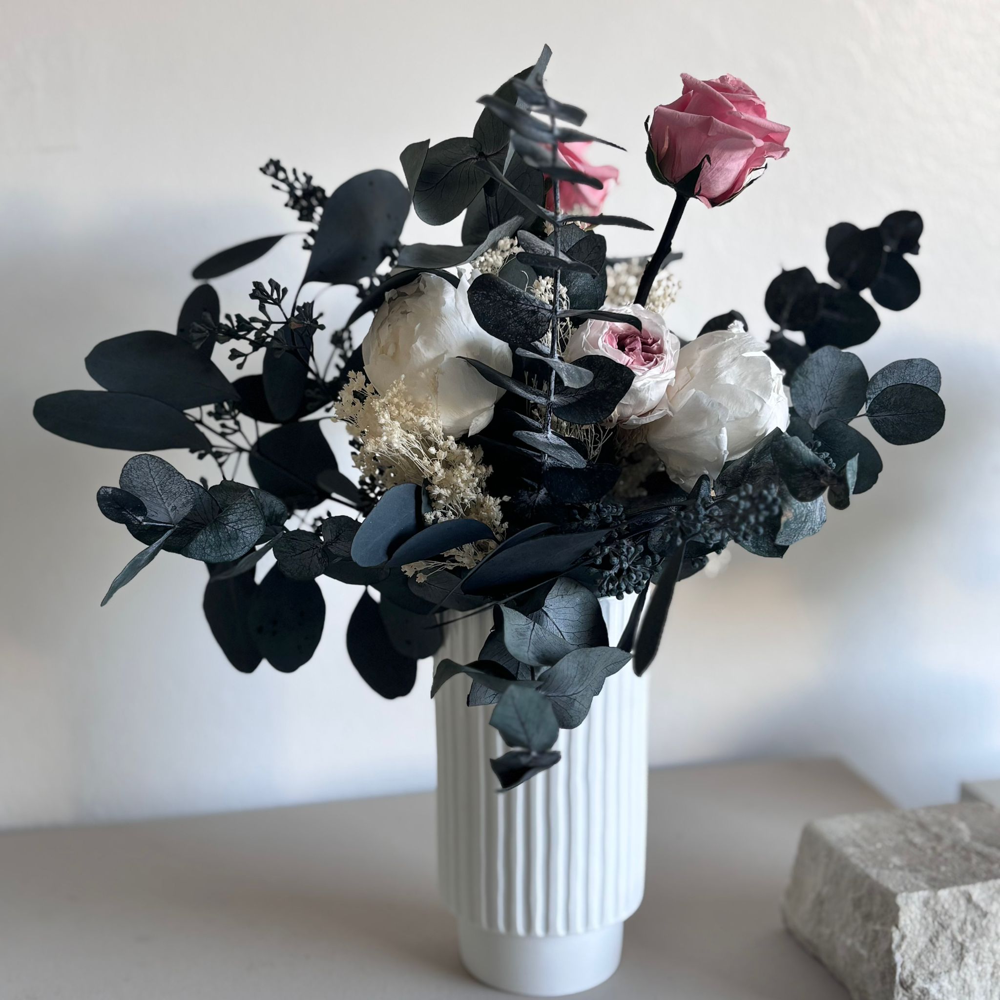 Rose Overflow- Trockenblumenstrauß mit 3 Sorten Rosen