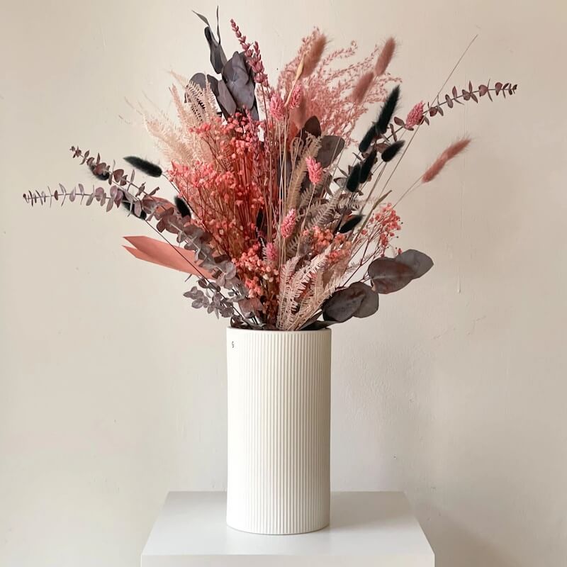 Trockenblumenstrauß A Touch of Pink mit pinken Elementen und Eukalyptus