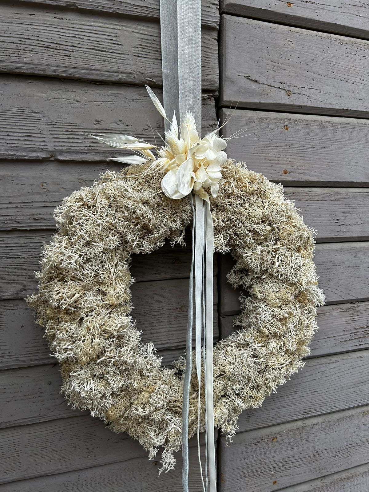 Reindeer Moss: Icelandic Reindeer Moss Wreath with Arrangement